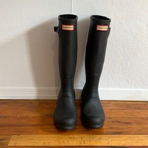 Hunter tall gum boots. Worn once- great condition. Comes with a box